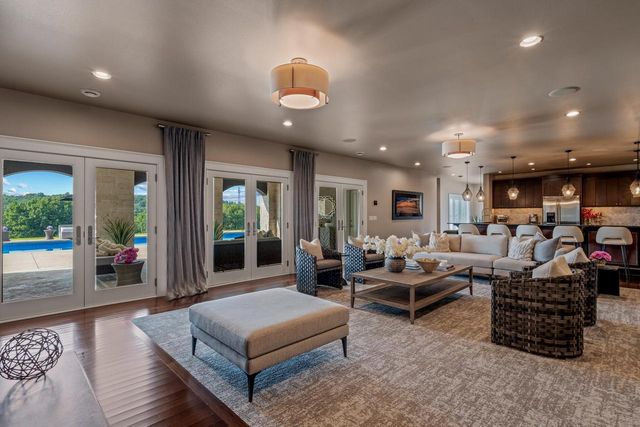 S17W28902 Price COURT, Waukesha, WI 53188