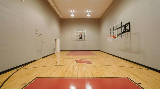 S17W28902 Price COURT, Waukesha, WI 53188