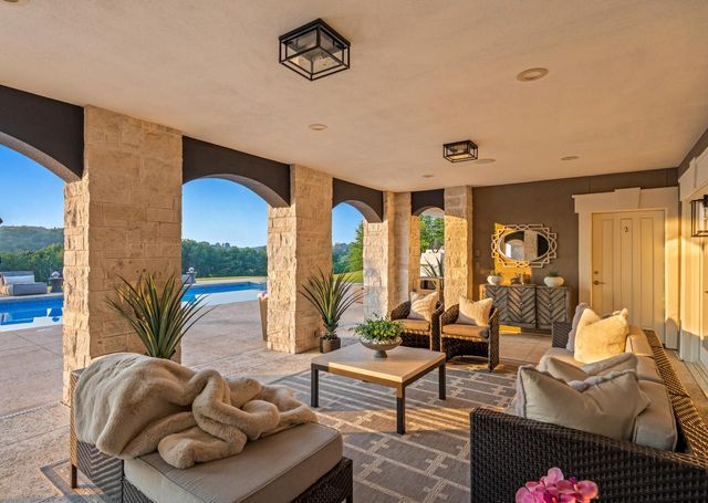 S17W28902 Price COURT, Waukesha, WI 53188