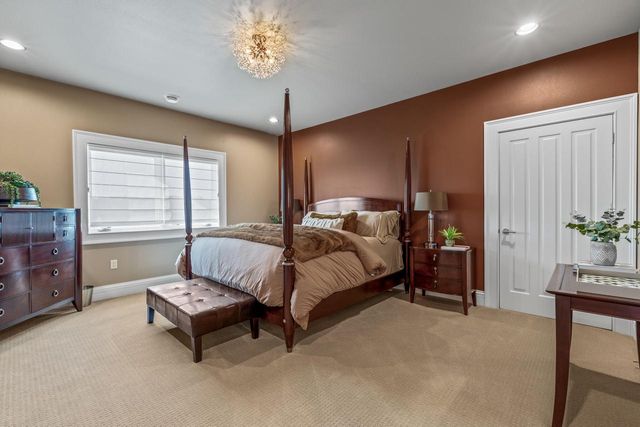 S17W28902 Price COURT, Waukesha, WI 53188