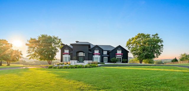 S17W28902 Price COURT, Waukesha, WI 53188