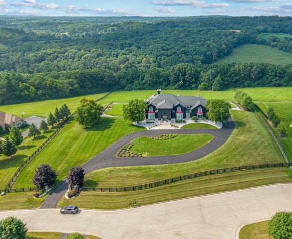 S17W28902 Price COURT, Waukesha, WI 53188