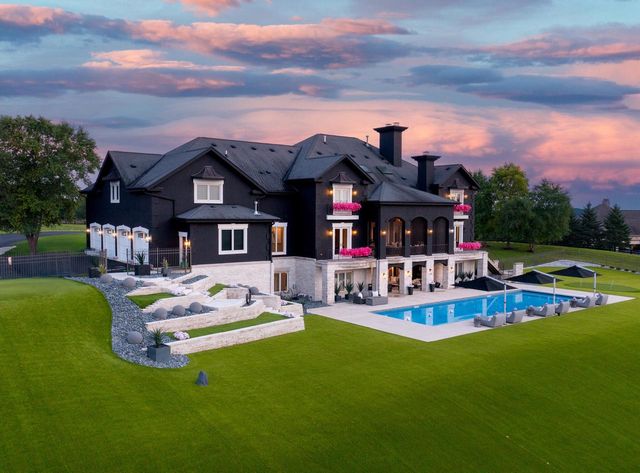 S17W28902 Price COURT, Waukesha, WI 53188