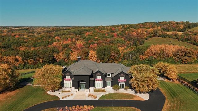 S17W28902 Price COURT, Waukesha, WI 53188