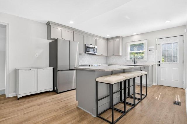 504 W Butternut Road, Summerville, SC 29483