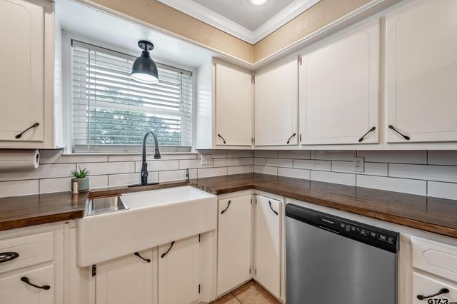 1013 Emily, Mineola, TX 75773