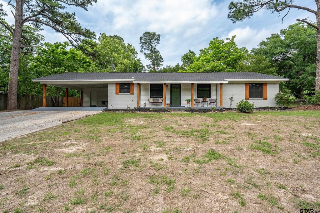 1013 Emily, Mineola, TX 75773