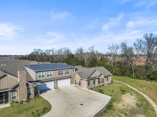 2612 Stonecenter Ln, Murfreesboro, TN 37128