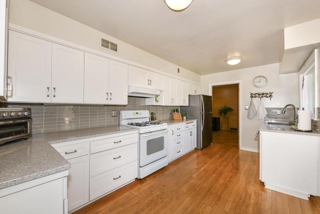 9740 W Center STREET, Milwaukee, WI 53222