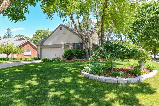 9740 W Center STREET, Milwaukee, WI 53222