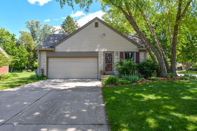 9740 W Center STREET, Milwaukee, WI 53222