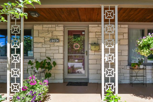 9740 W Center STREET, Milwaukee, WI 53222
