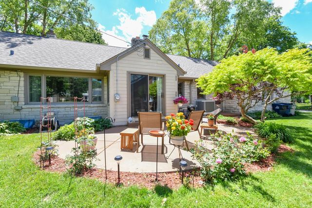 9740 W Center STREET, Milwaukee, WI 53222