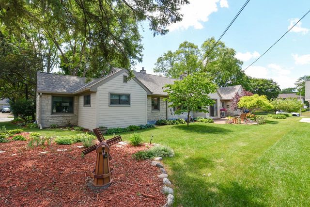 9740 W Center STREET, Milwaukee, WI 53222
