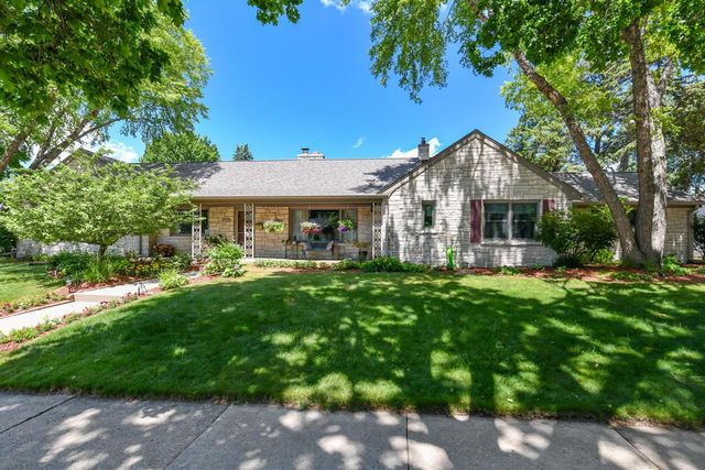 9740 W Center STREET, Milwaukee, WI 53222