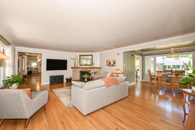 9740 W Center STREET, Milwaukee, WI 53222