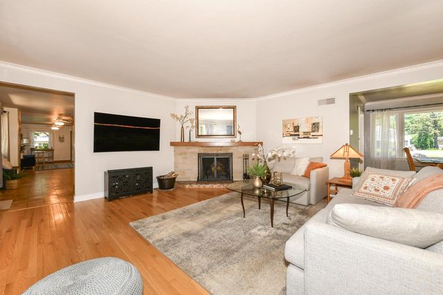 9740 W Center STREET, Milwaukee, WI 53222