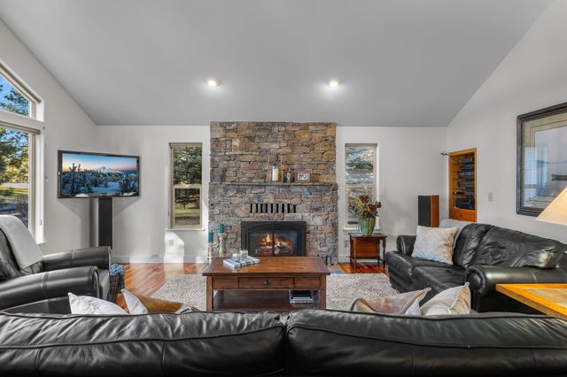 60749 Golf Village Loop, Bend, OR 97702