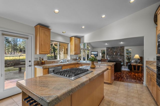 60749 Golf Village Loop, Bend, OR 97702