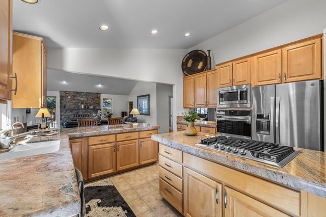 60749 Golf Village Loop, Bend, OR 97702