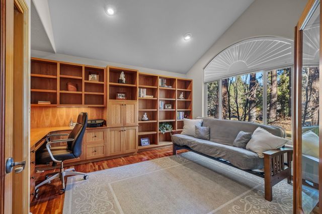 60749 Golf Village Loop, Bend, OR 97702