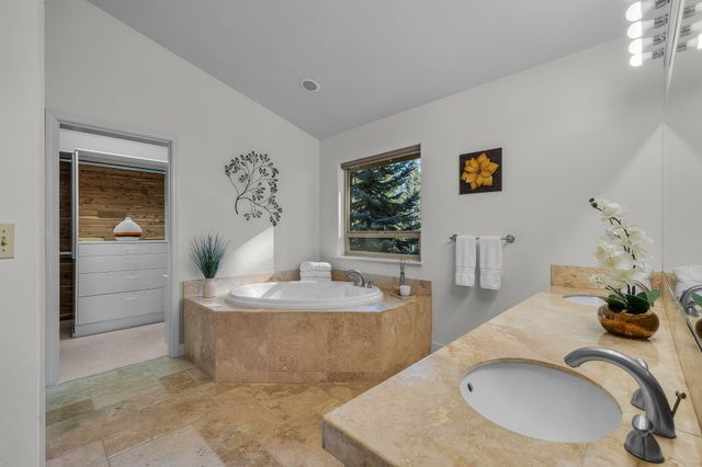 60749 Golf Village Loop, Bend, OR 97702