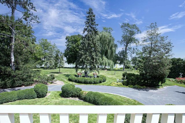 402 E WISCONSIN AVENUE, Neenah, WI 54956
