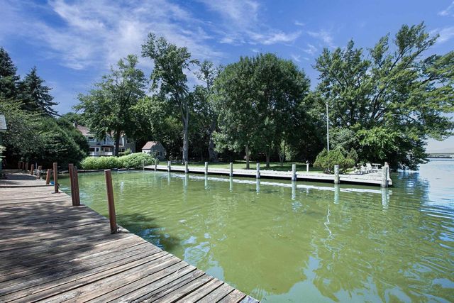 402 E WISCONSIN AVENUE, Neenah, WI 54956