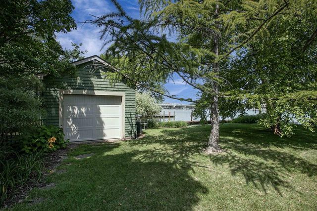 402 E WISCONSIN AVENUE, Neenah, WI 54956
