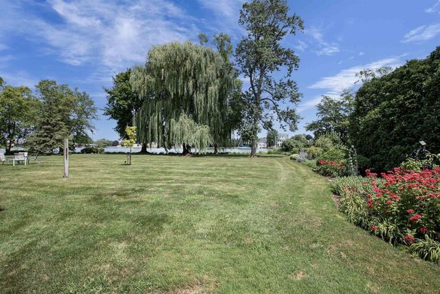 402 E WISCONSIN AVENUE, Neenah, WI 54956