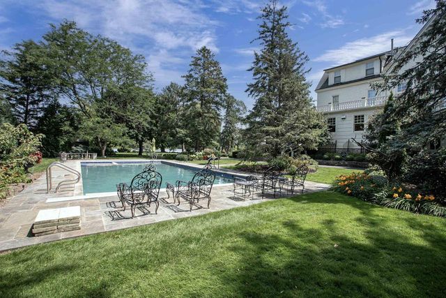 402 E WISCONSIN AVENUE, Neenah, WI 54956