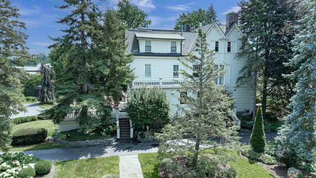 402 E WISCONSIN AVENUE, Neenah, WI 54956