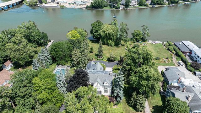402 E WISCONSIN AVENUE, Neenah, WI 54956