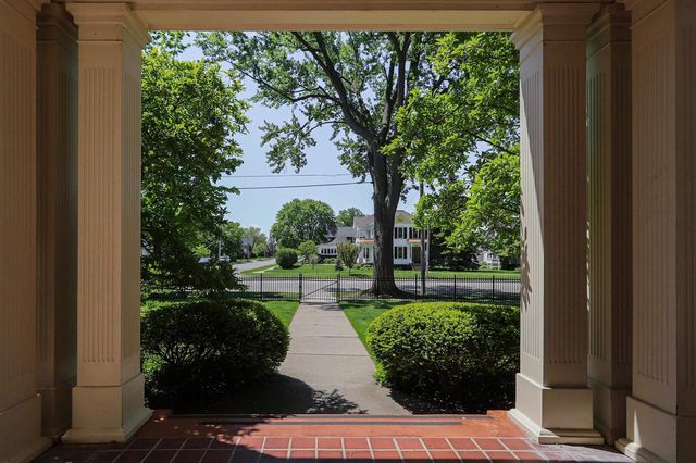 402 E WISCONSIN AVENUE, Neenah, WI 54956