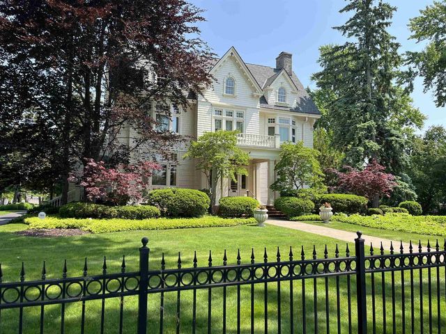 402 E WISCONSIN AVENUE, Neenah, WI 54956