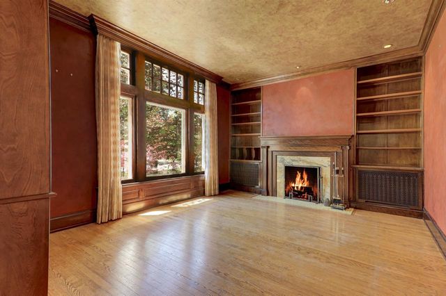 402 E WISCONSIN AVENUE, Neenah, WI 54956