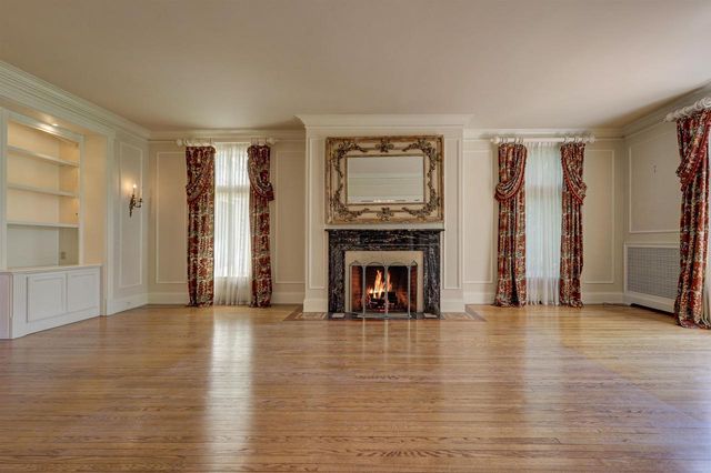 402 E WISCONSIN AVENUE, Neenah, WI 54956