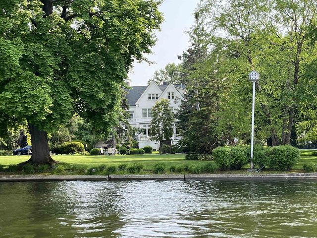 402 E WISCONSIN AVENUE, Neenah, WI 54956