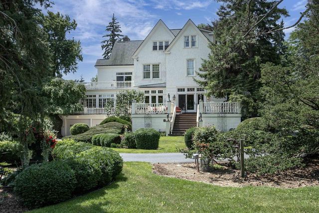 402 E WISCONSIN AVENUE, Neenah, WI 54956