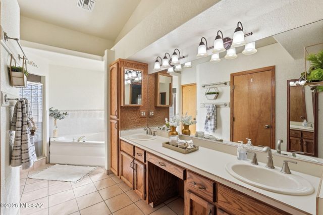 1430 W Via Ventajosa, Sahuarita, AZ 85629