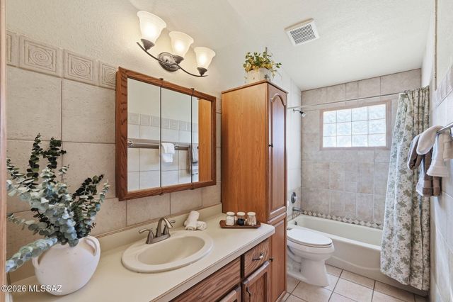 1430 W Via Ventajosa, Sahuarita, AZ 85629