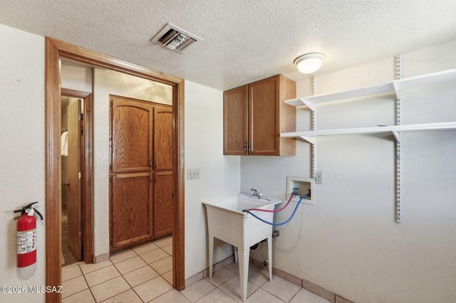 1430 W Via Ventajosa, Sahuarita, AZ 85629