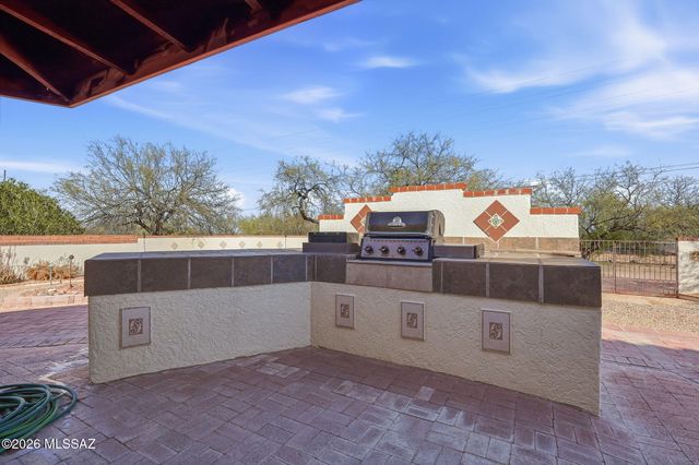 1430 W Via Ventajosa, Sahuarita, AZ 85629