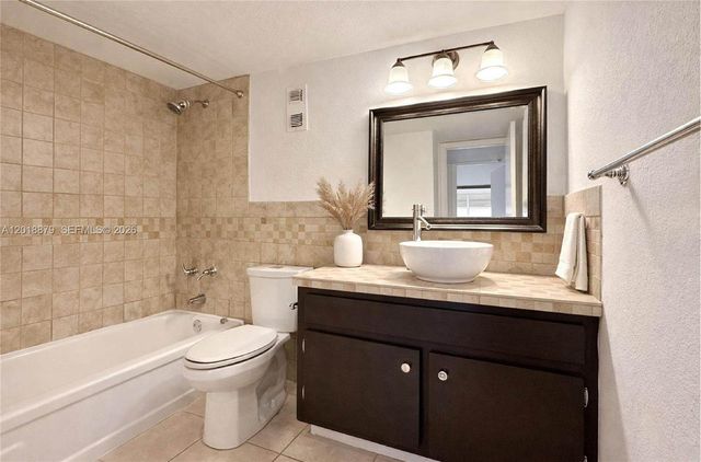 2771 Taft St 411, Hollywood, FL 33020