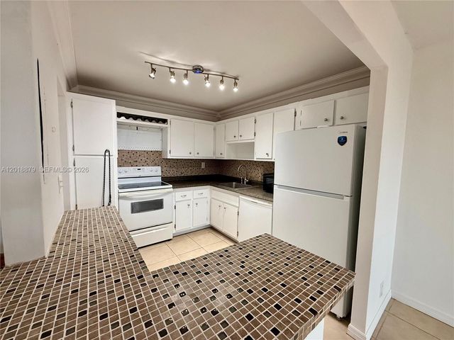 2771 Taft St 411, Hollywood, FL 33020