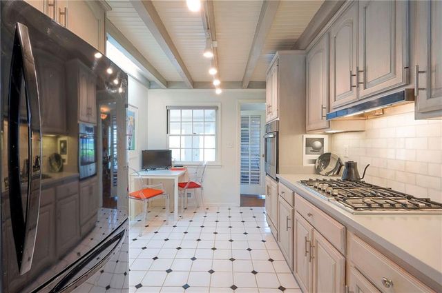 4712 W 77th Street, Prairie Village, KS 66208