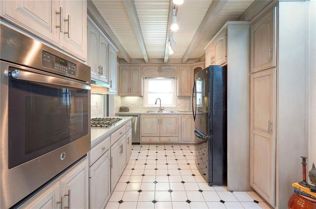 4712 W 77th Street, Prairie Village, KS 66208
