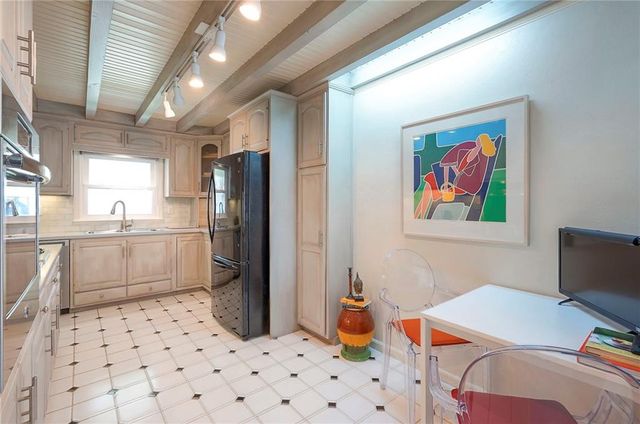 4712 W 77th Street, Prairie Village, KS 66208