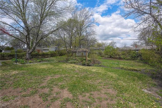 4712 W 77th Street, Prairie Village, KS 66208
