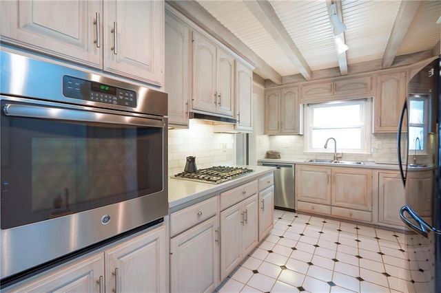 4712 W 77th Street, Prairie Village, KS 66208